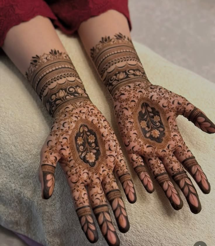 Minimal Heavy Mehendi Perfection